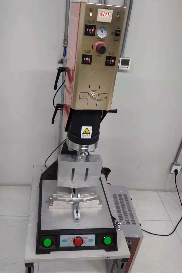 電器顯示器外殼超聲波塑焊（無(wú)錫）
